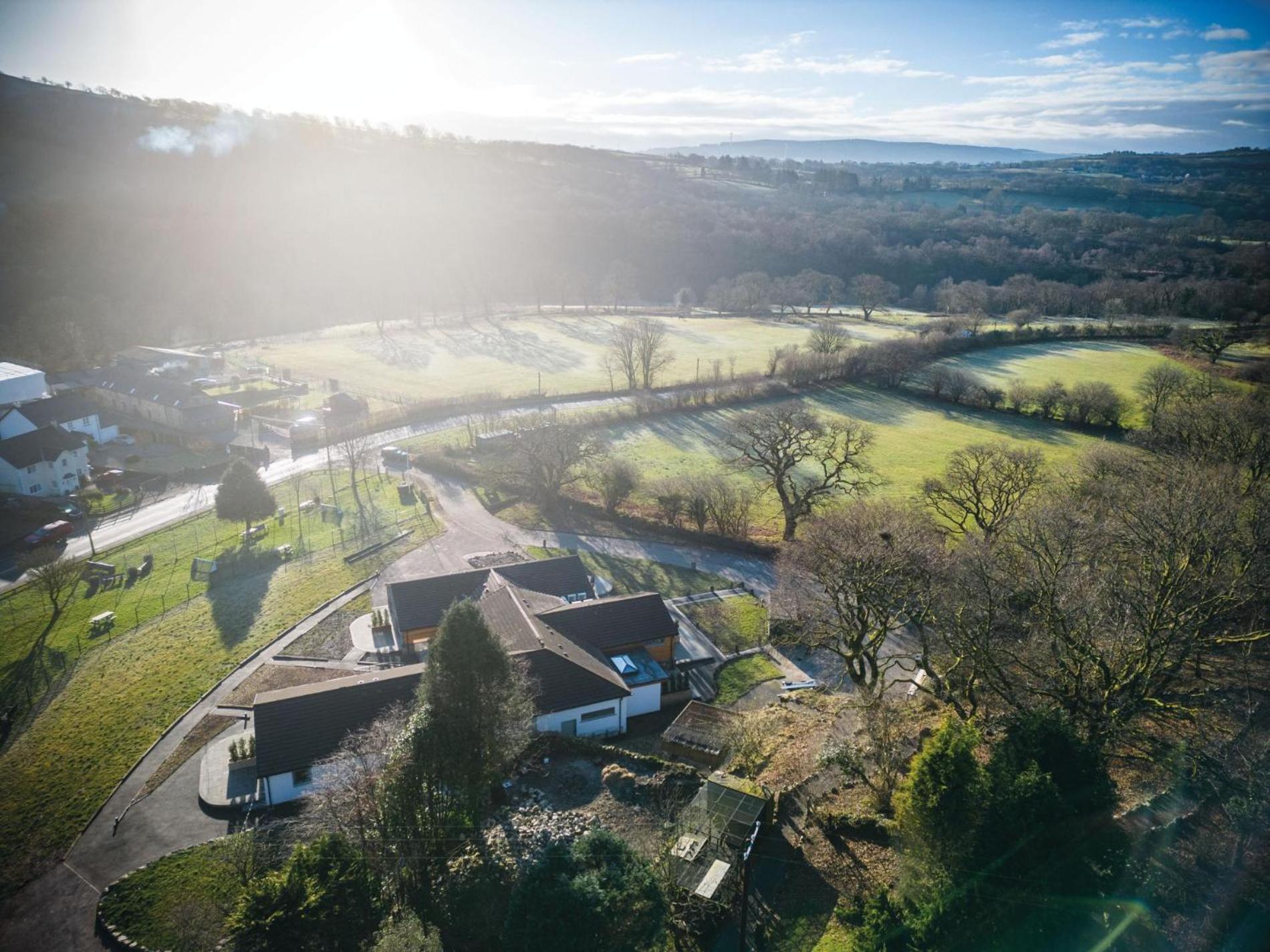 Suite 1 - Sleeping Giant Hotel - Pen Y Cae Inn Brecon Exterior photo